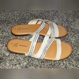 Time and Tru| Strappy Sandals with Cushioned Bottoms